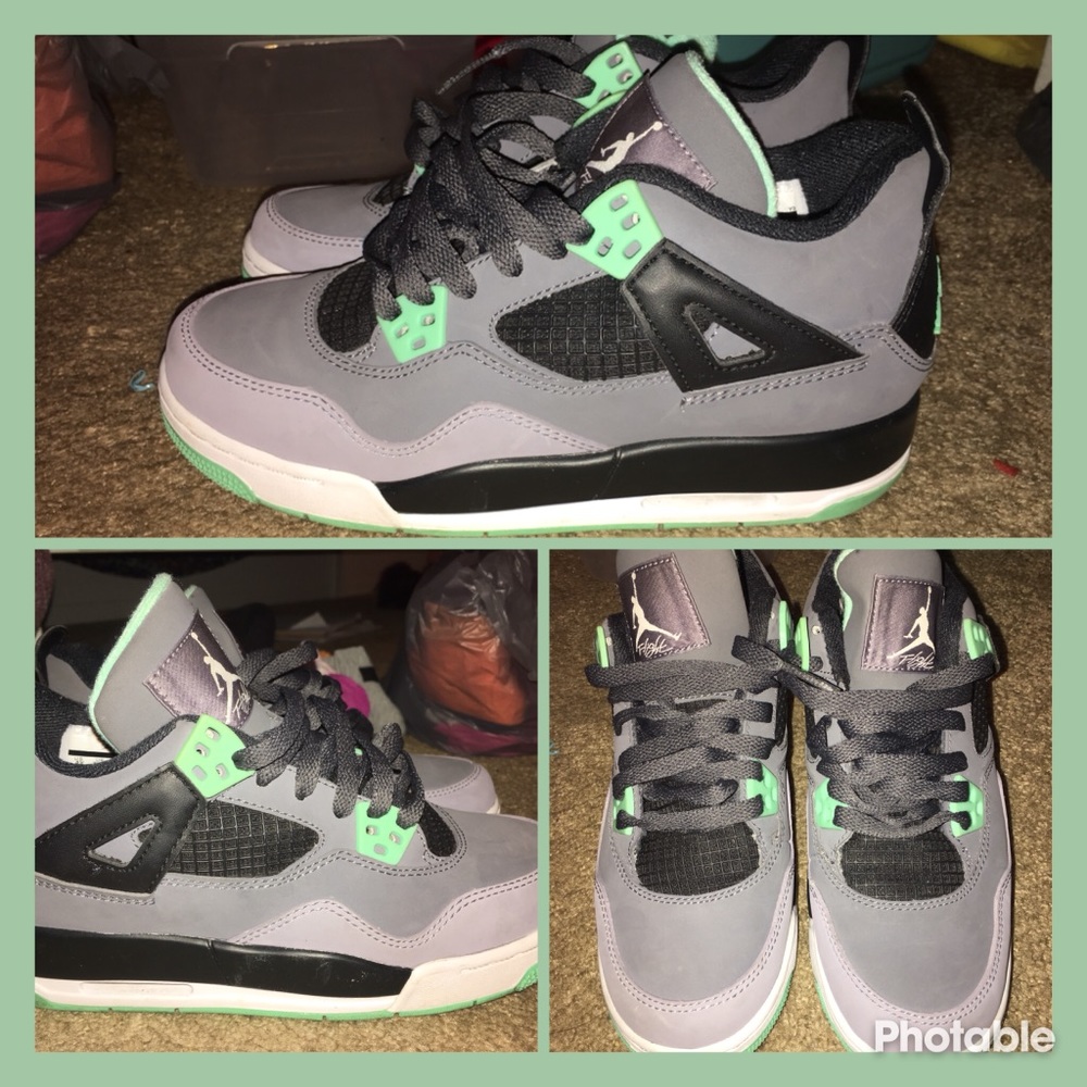 SOLD❌❌Jordan Green Glow 4s